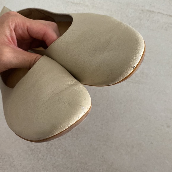 Everlane Day Gloves in Cream - Picture 2 of 4